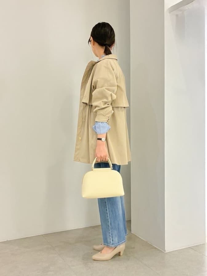 kanakoさんの「grove｜【撥水／シルエット2WAY】羽織るだけでサマになる、スタンドネックテントラインコート」を使ったコーディネート