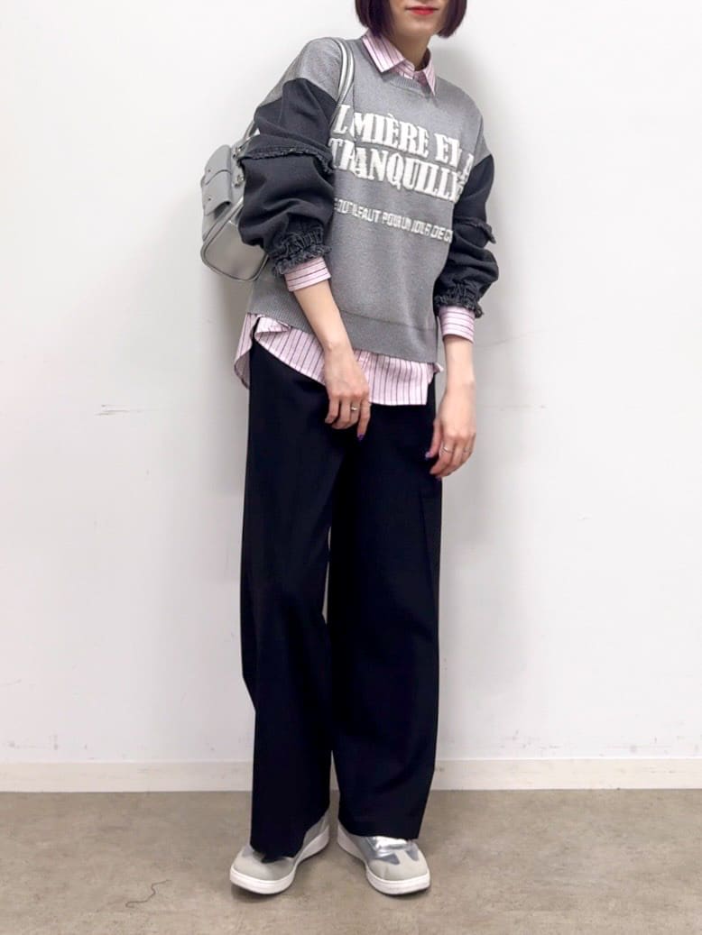 𝐜𝐡𝐢𝐤𝐚さんの「SHOO･LA･RUE｜デニム袖切替ロゴニット」を使ったコーディネート