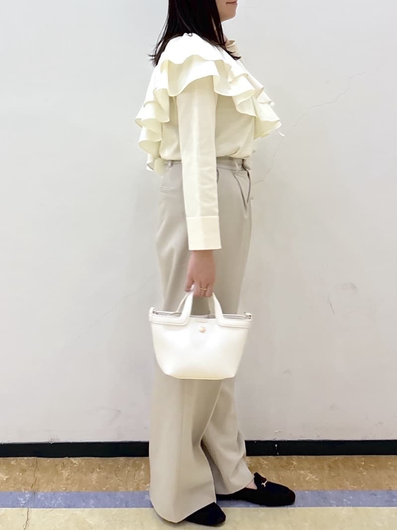akariさんの「OPAQUE.CLIP｜美脚ストレッチストレートワイドパンツ【洗濯機OK】」を使ったコーディネート