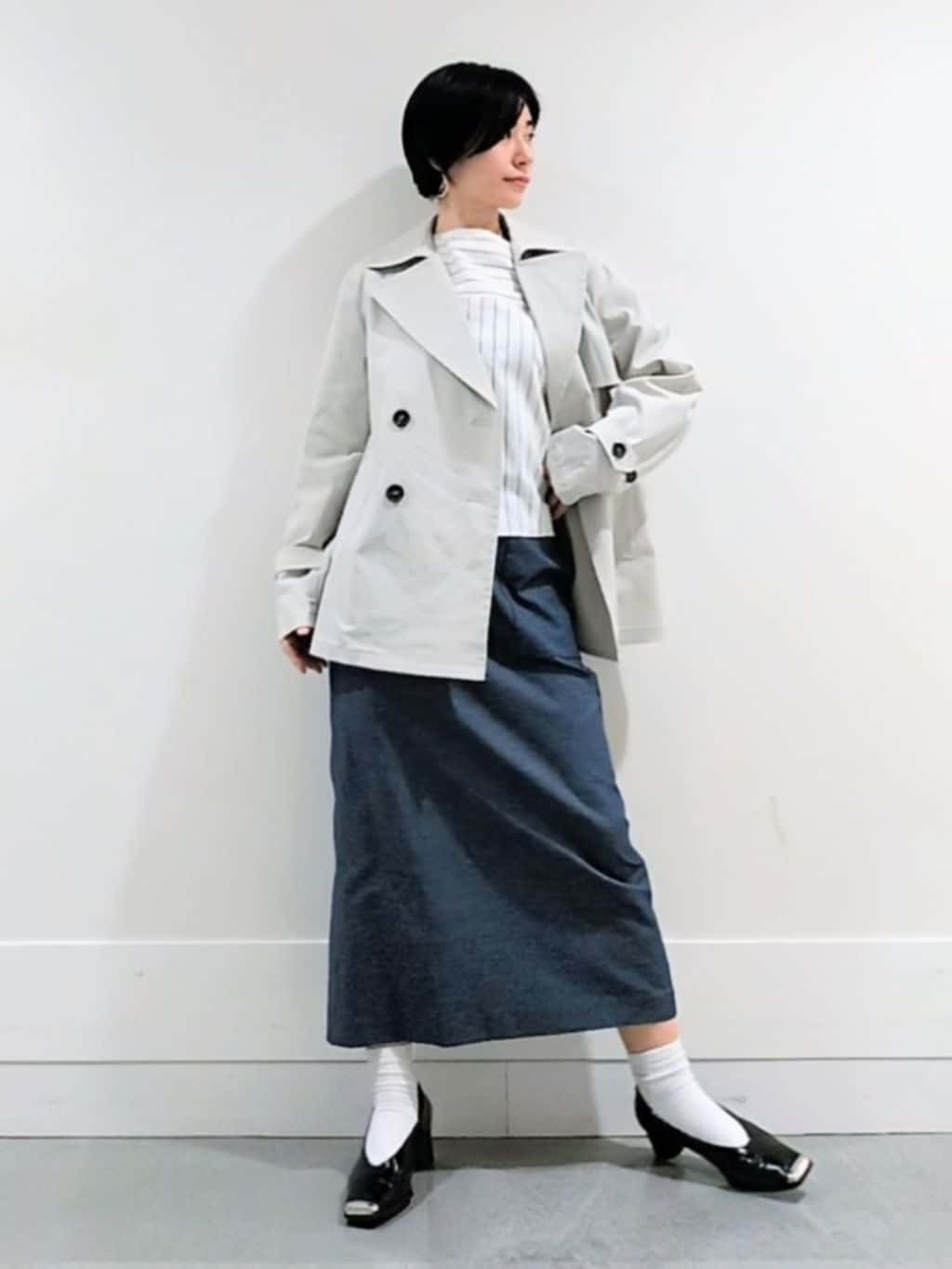 ミズタさんの「UNTITLED｜【定番人気/はっ水/洗える】タスランショートトレンチコート」を使ったコーディネート