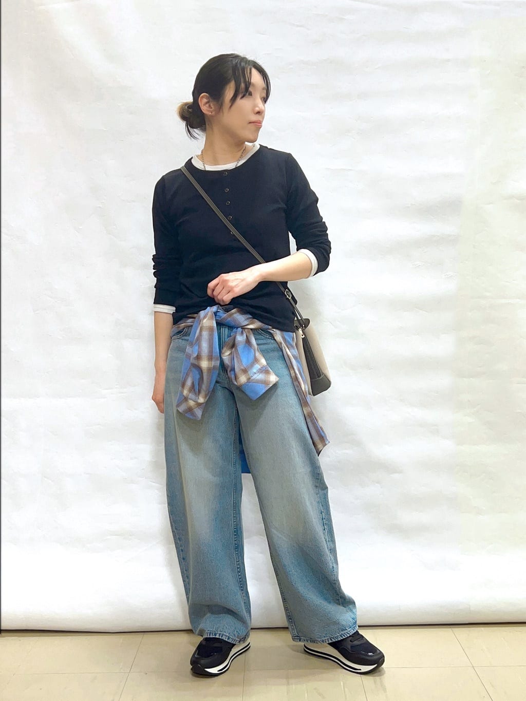 まっつんさんの「SHOO･LA･RUE｜【洗濯機可】涼しげで軽やかな チェックシャツパーカ」を使ったコーディネート