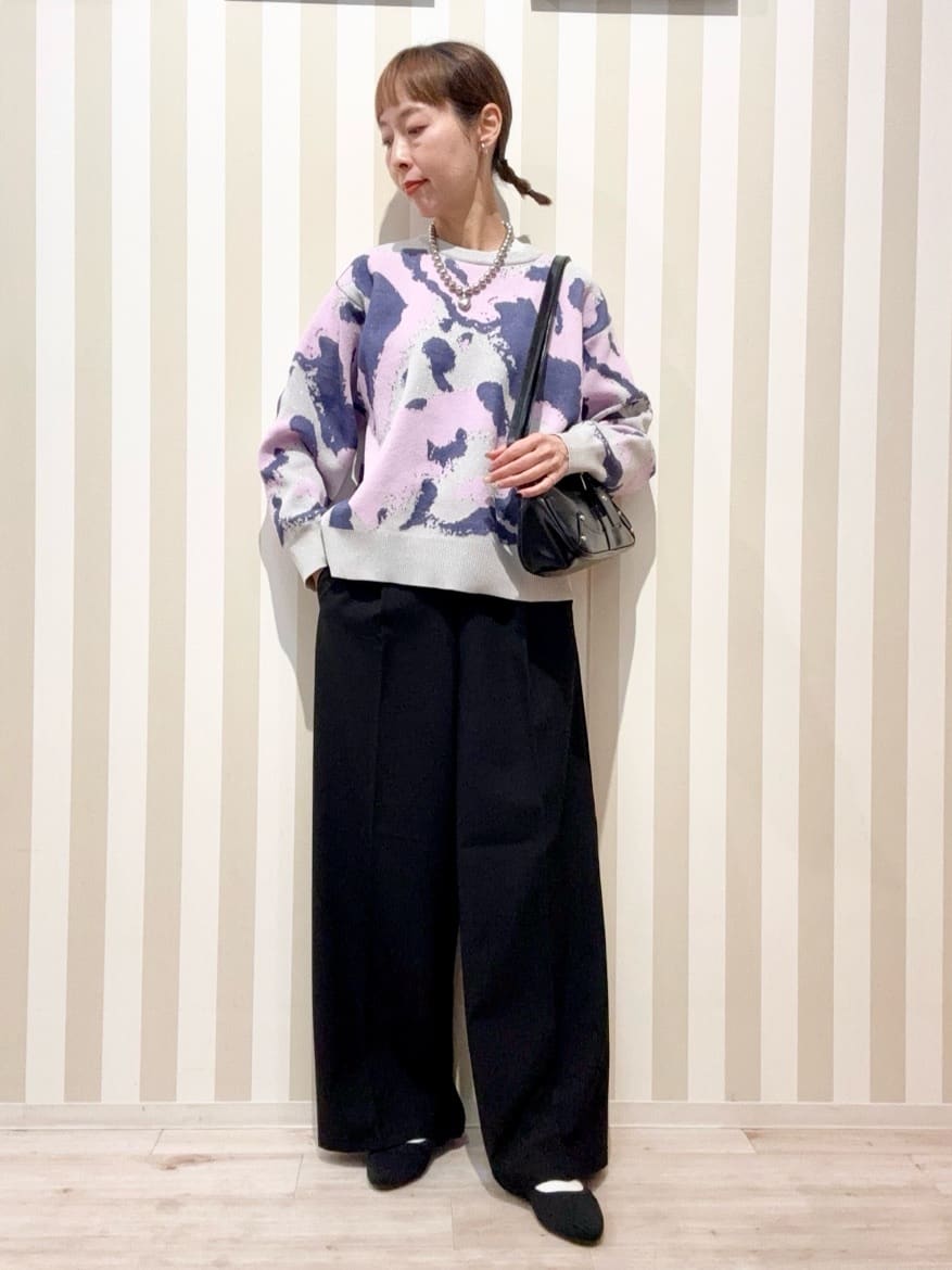 まつこさんの「SHOO･LA･RUE｜【洗濯機可/S-LL】1枚で華やかに ラメ入りニュアンス柄ニット」を使ったコーディネート