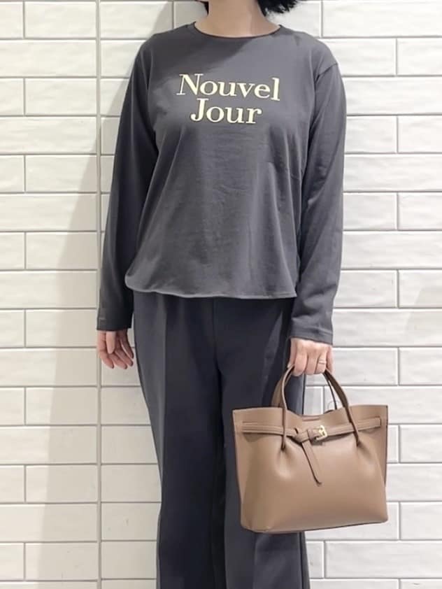 しおりさんの「OPAQUE.CLIP｜ロゴプリントロングTシャツ【洗濯機OK】」を使ったコーディネート