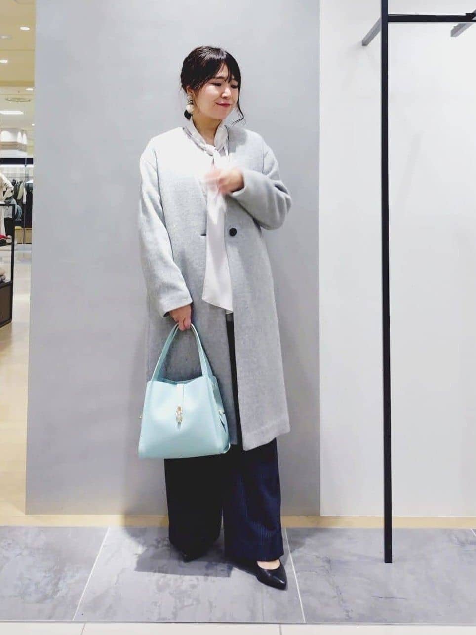 TOMOMIさんの「INDIVI｜【合皮／ミドルサイズ】春カラーフォルムバッグ」を使ったコーディネート