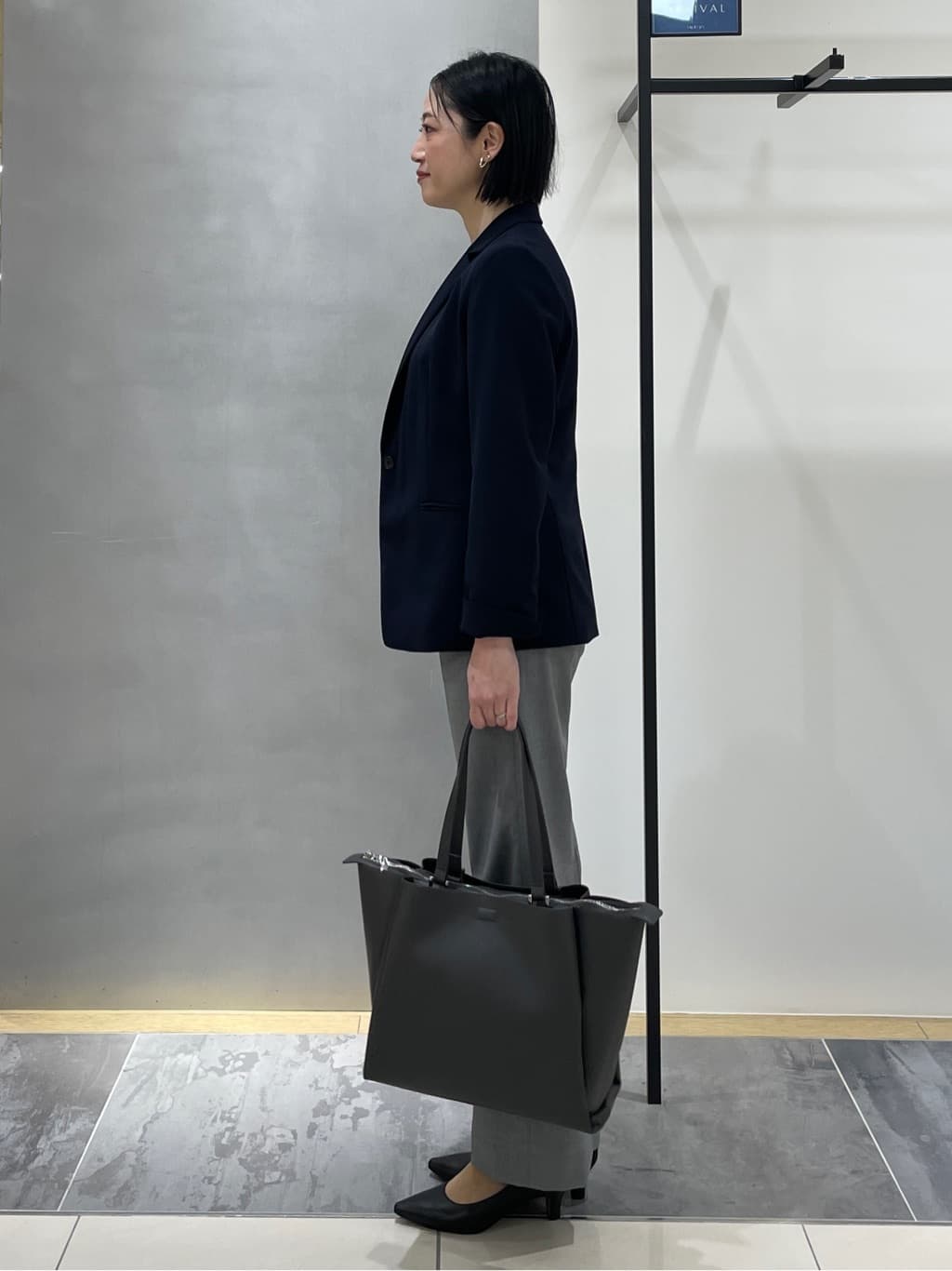 shihoさんの「INDIVI｜【洗える／透けにくい】ダイヤ柄プリントブラウス」を使ったコーディネート