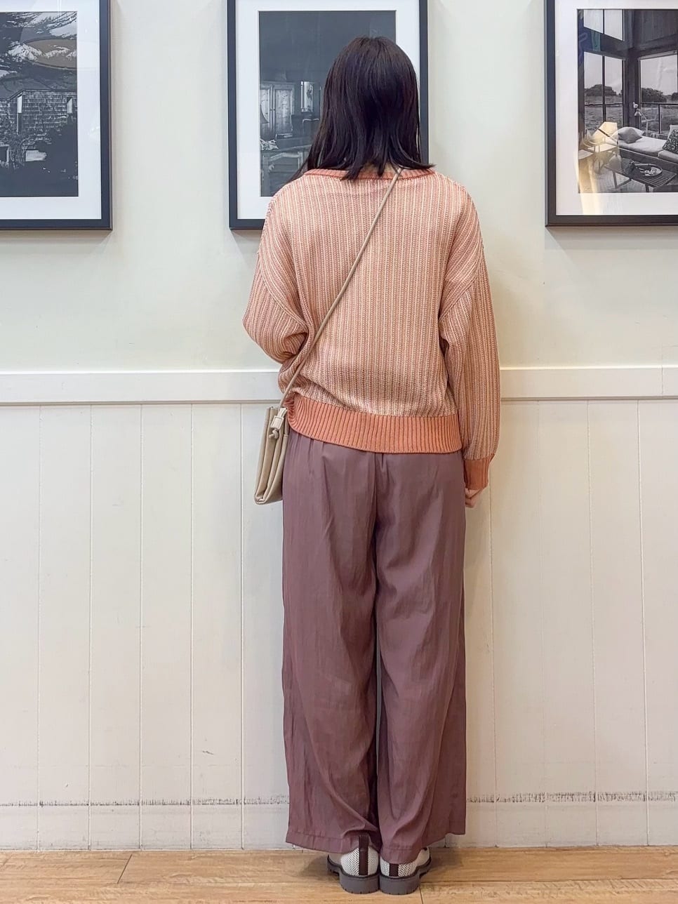 えぬさんの「SHOO･LA･RUE｜【UV/抗菌防臭/洗濯機可】小さめロゴの大人スムースロンT」を使ったコーディネート