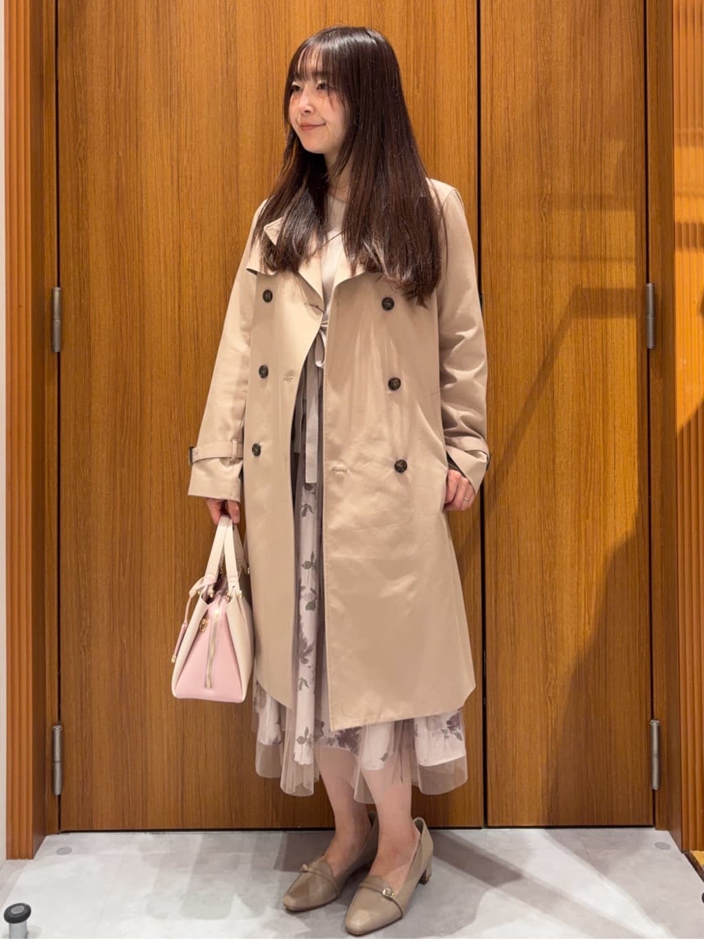 アスカさんの「index｜撥水トレンチコート【洗濯機OK／花粉対応】《XS～3L》」を使ったコーディネート