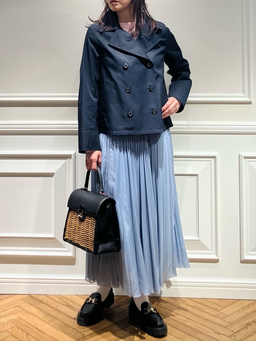 TSUKUIさんの「DRESSTERIOR｜【ウォッシャブル/撥水素材】Aラインショートトレンチジャケット」を使ったコーディネート