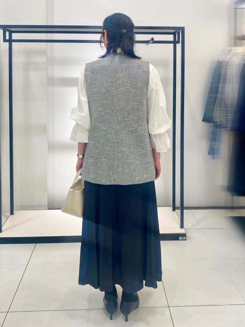YUMIさんの「UNTITLED｜【オンオフ使える】スラブツイード ジレ」を使ったコーディネート