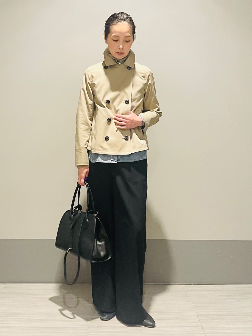 Annさんの「DRESSTERIOR｜【ウォッシャブル/撥水素材】Aラインショートトレンチジャケット」を使ったコーディネート
