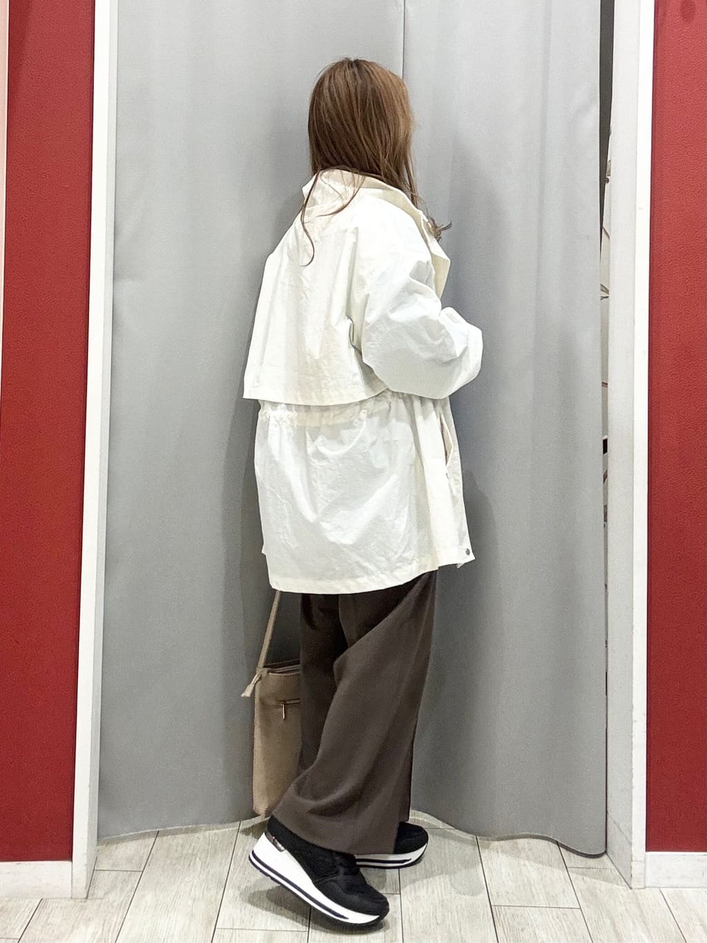 shioさんの「SHOO･LA･RUE｜【防花粉/S-LL】ウエストマークですっきり見え　軽やかスタンドブルゾン」を使ったコーディネート