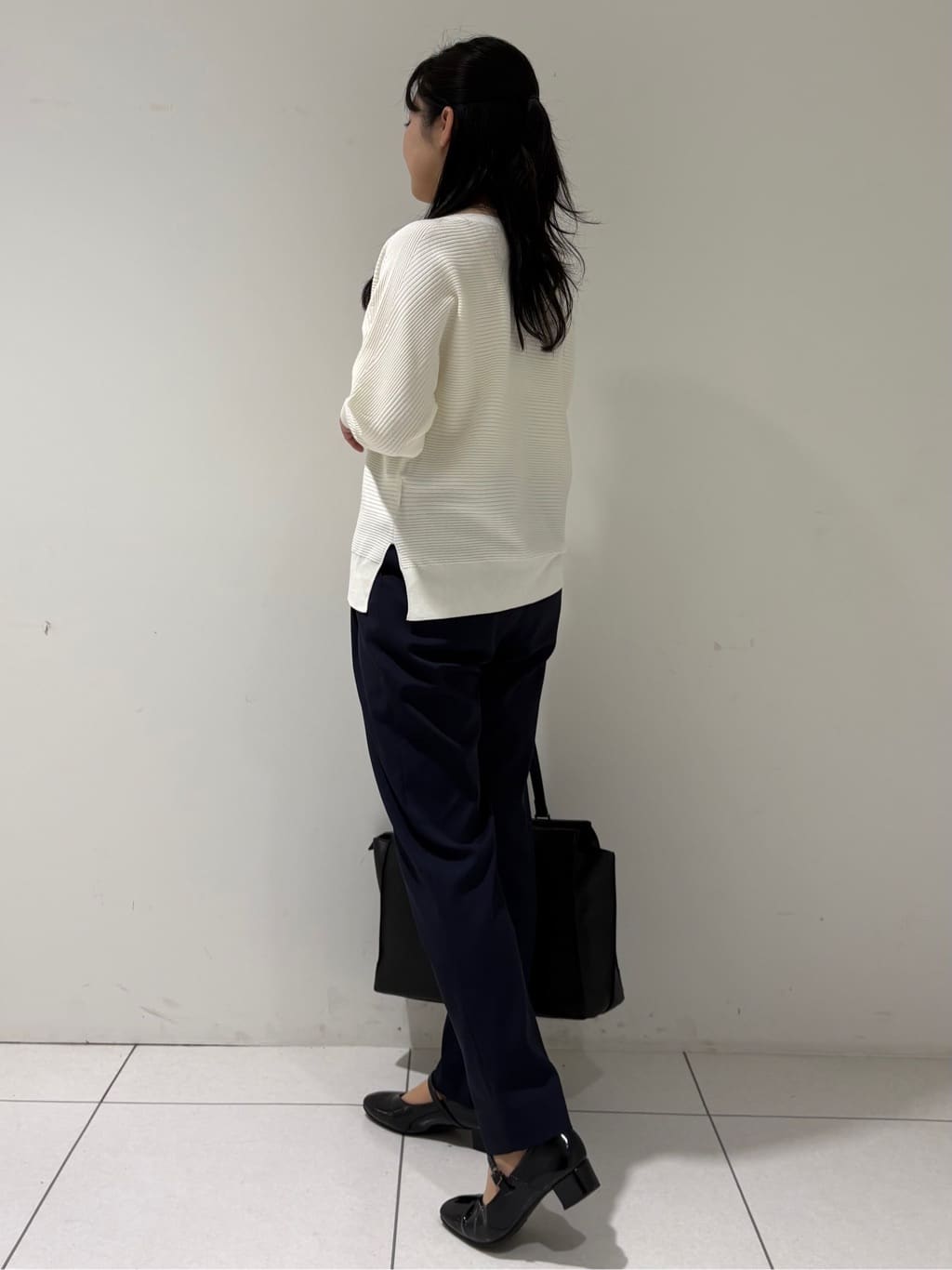 momokoさんの「INDIVI｜【洗える／キレイ色】体型カバー無縫製ニット」を使ったコーディネート