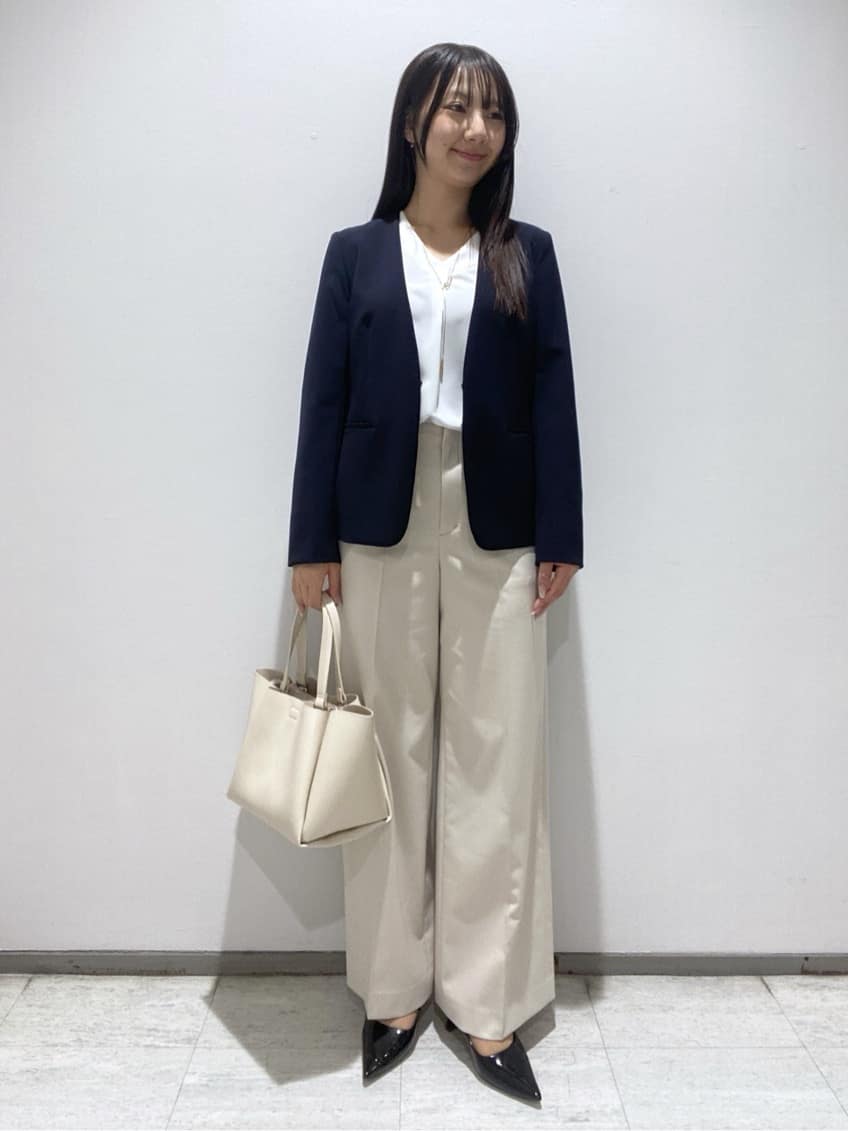 meiさんの「INDIVI｜【通勤／イージーケア】Vネック ジョーゼットブラウス」を使ったコーディネート