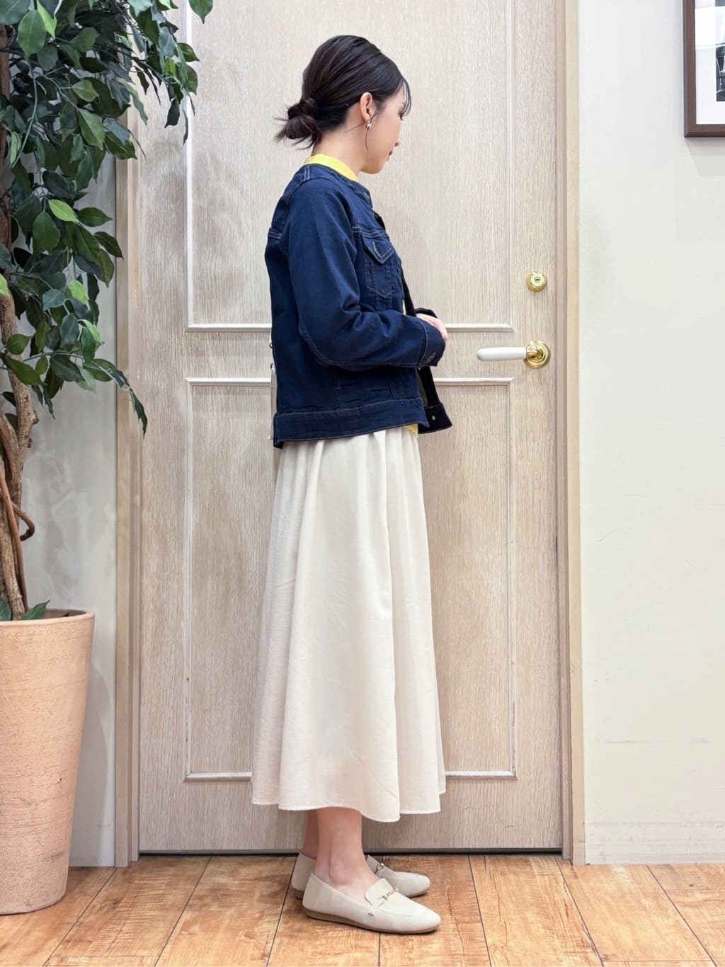 なみさんの「SHOO･LA･RUE｜【SHOO・LA・RUE DENIM/S-LL/高レビュー】大人のための ノーカラーデニムジャケット」を使ったコーディネート