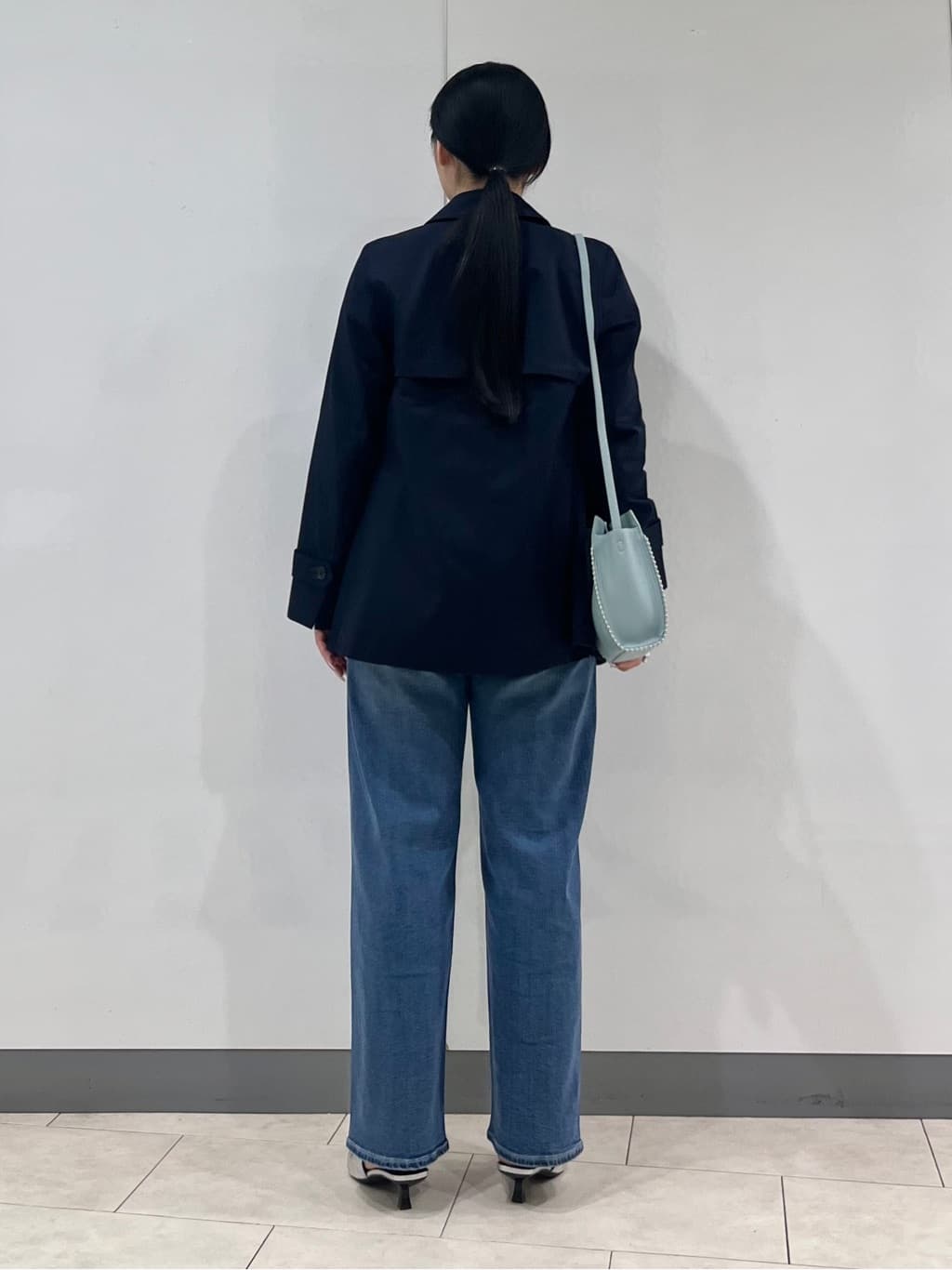 hasuさんの「INDIVI｜【花粉付着防止／撥水／UVケア】名品トレンチコート」を使ったコーディネート