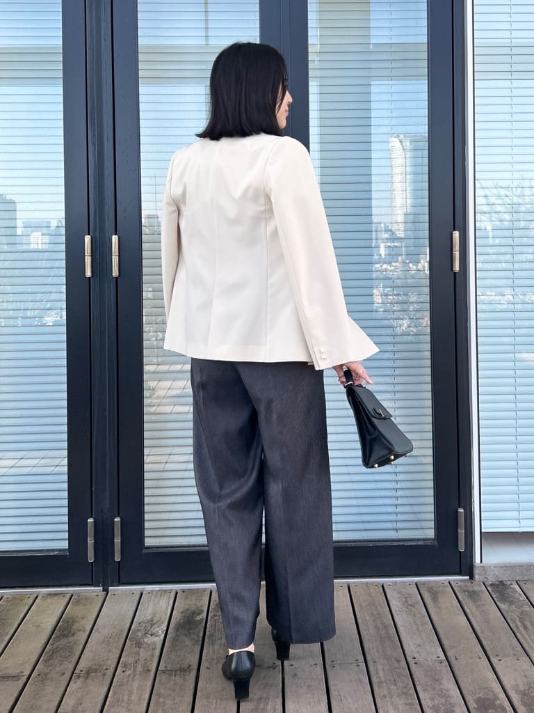 shinoさんの「Couture brooch｜【通勤・着映え】レースカフス ピコシャーリング バックリボンブラウス」を使ったコーディネート