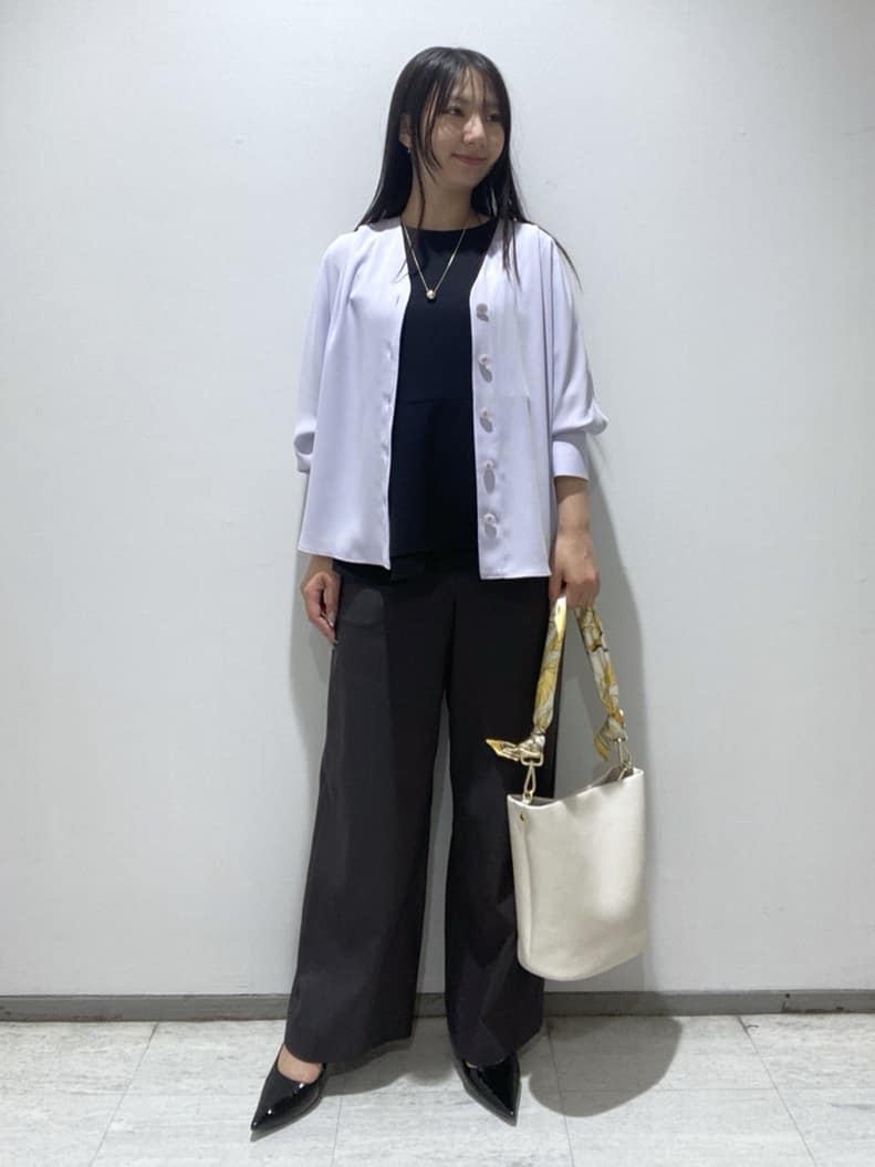 meiさんの「INDIVI｜【褒められパンツ／洗える／ウエストゴム】ワイドタックパンツ」を使ったコーディネート
