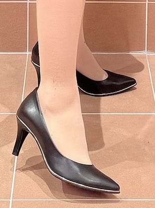 すみれさんの「ESPERANZA｜【12時間パンプス】約7.5㎝　歩きやすくて疲れにくい」を使ったコーディネート