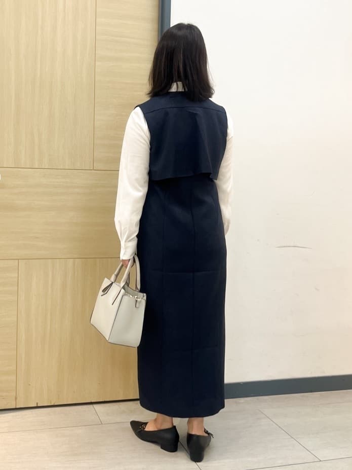 YOさんの「grove｜高評価！【一枚着／ジレ】着回しできるトレンチライクジャンドレ」を使ったコーディネート