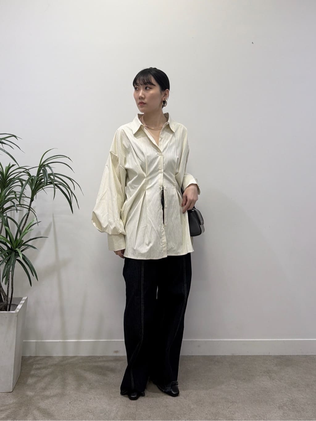 rinaさんの「INDIVI｜ハイウエストカットオフデニム」を使ったコーディネート