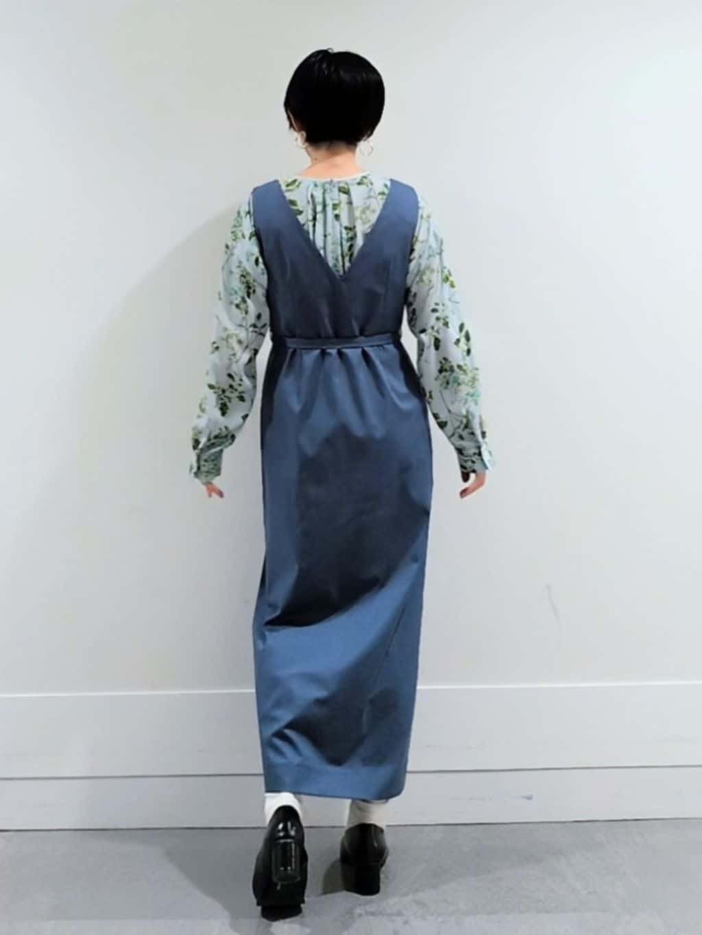 ミズタさんの「UNTITLED｜【花柄/洗える】ボタニカルブラウス」を使ったコーディネート