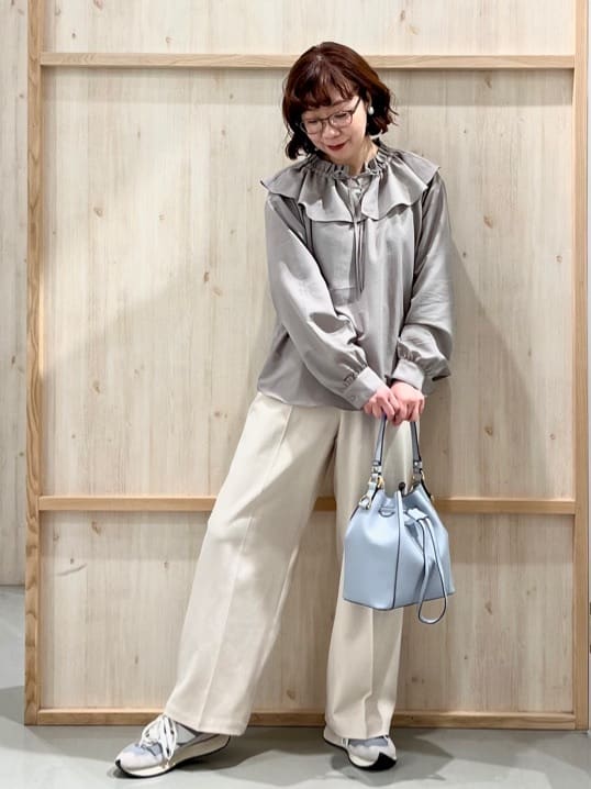 nakoさんの「THE SHOP TK｜大人のフェミニンカジュアルに エアリーフリルブラウス」を使ったコーディネート