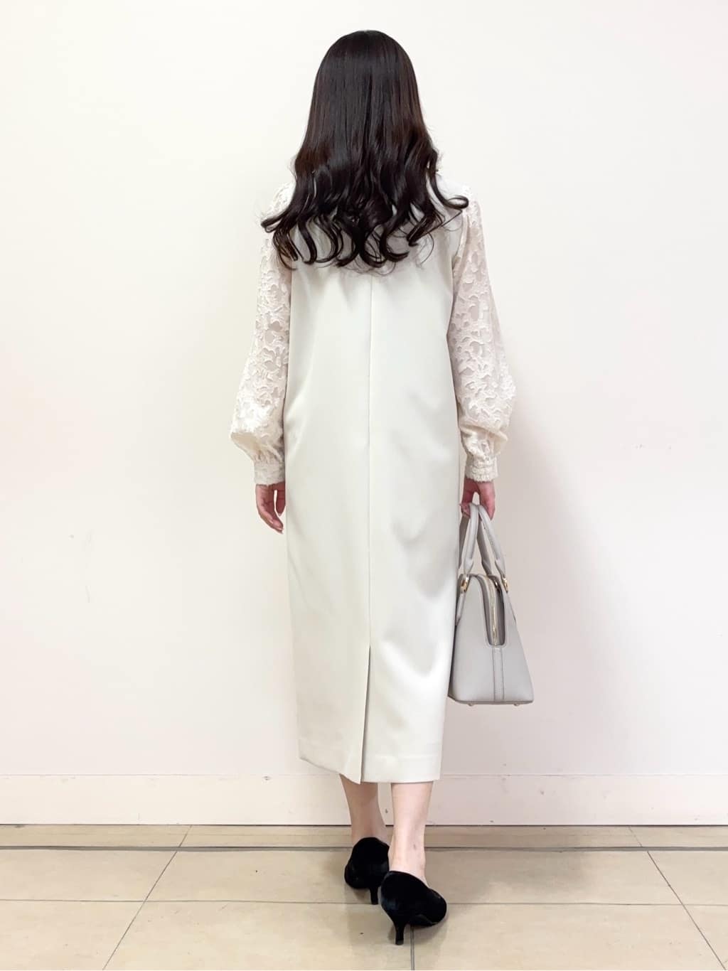 あやかさんの「UNTITLED｜◆【お呼ばれドレス/洗える】カットジャカードスリーブ ワンピース」を使ったコーディネート