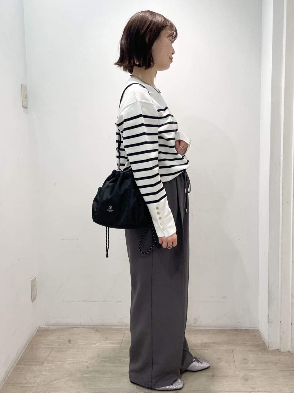 tomokoさんの「OPAQUE.CLIP｜美脚ストレッチイージーワイドパンツ【洗濯機OK】」を使ったコーディネート