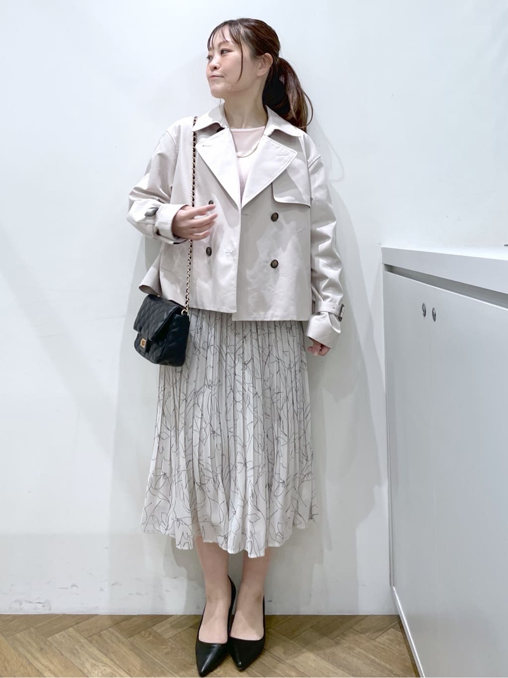 Junさんの「index｜キャンディスリーブショートトレンチコート【洗濯機OK／撥水／防花粉】《5col》」を使ったコーディネート