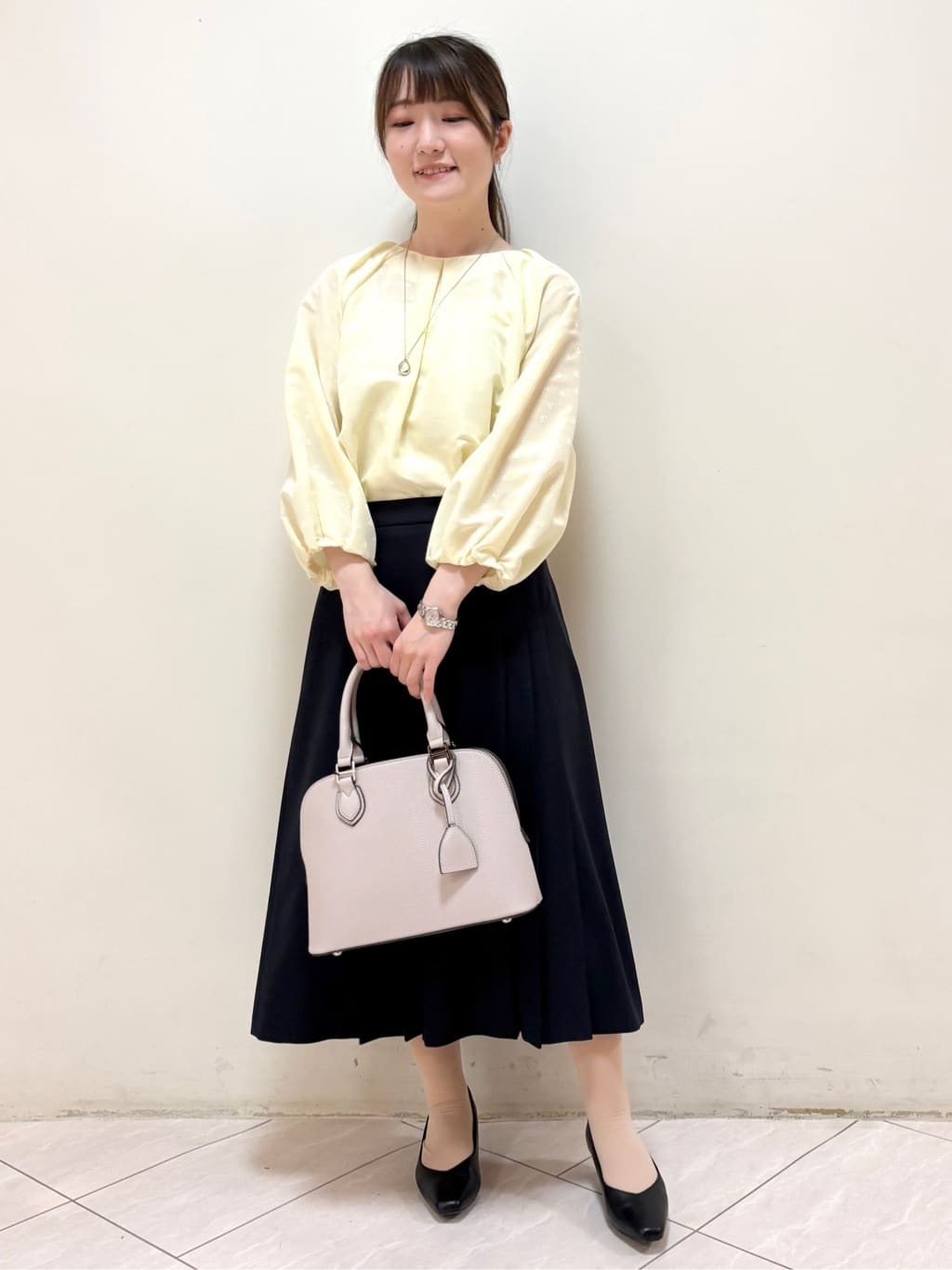 mikiさんの「Reflect｜【接触冷感】ボリュームスリーブサテンジャカードブラウス」を使ったコーディネート