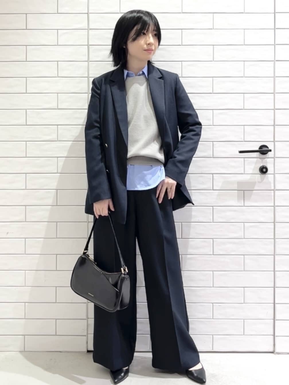 しおりさんの「OPAQUE.CLIP｜金ボタンダブルブレストテーラードジャケット／セットアップ対応【洗える】」を使ったコーディネート