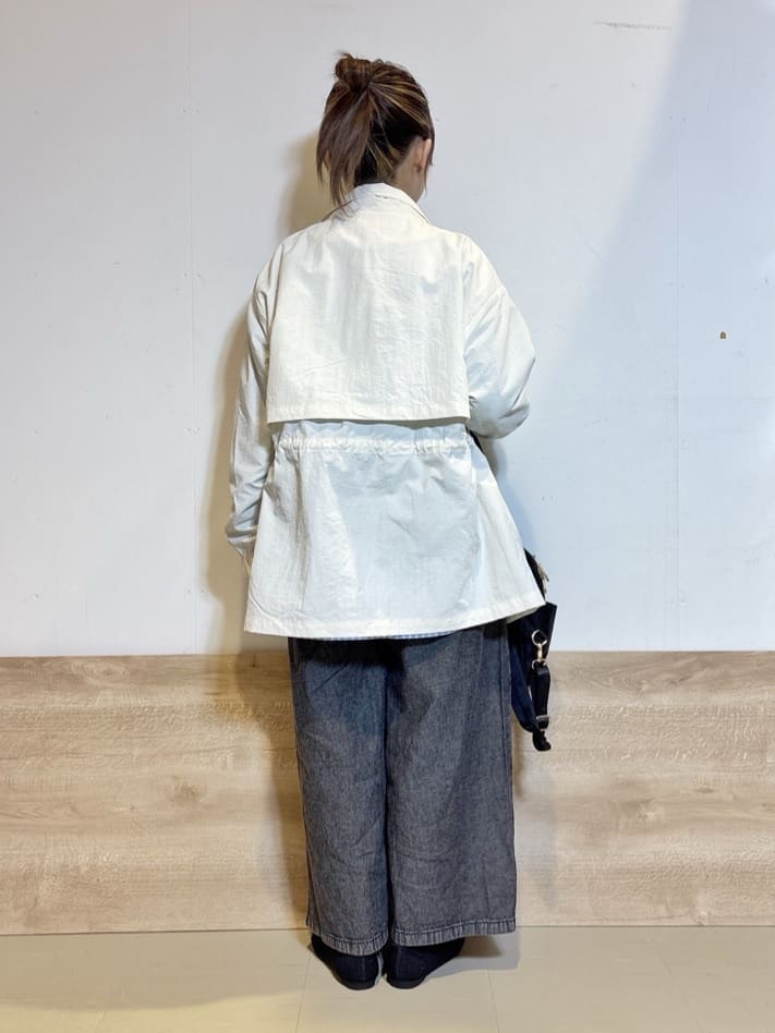 るねさんの「SHOO･LA･RUE｜【防花粉/S-LL】ウエストマークですっきり見え　軽やかスタンドブルゾン」を使ったコーディネート