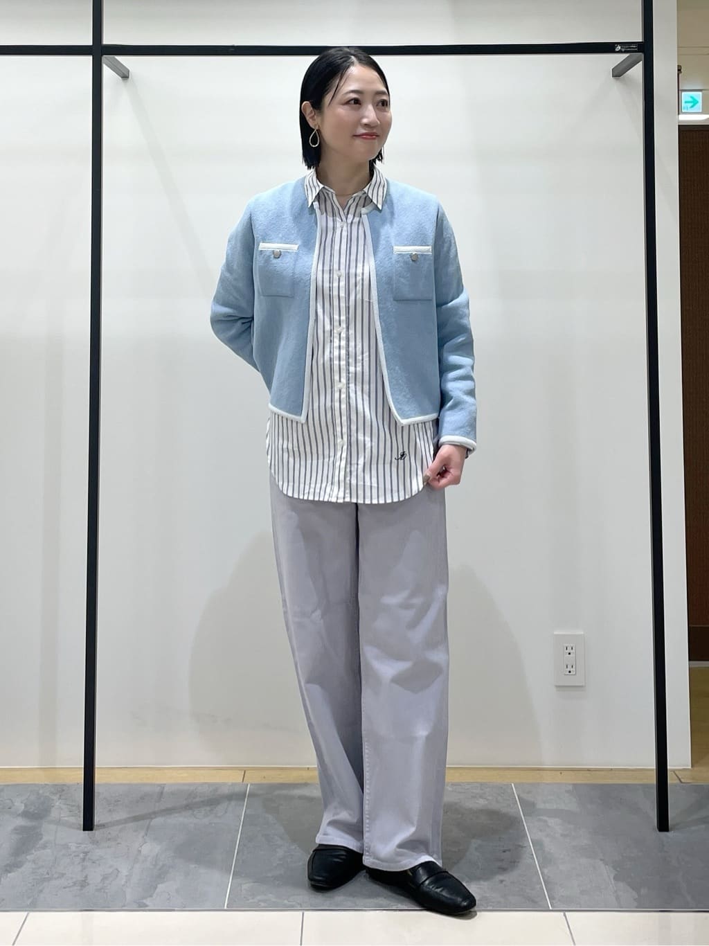 shihoさんの「INDIVI｜【2WAY／洗える】ラメストライプ コットン混シャツ」を使ったコーディネート