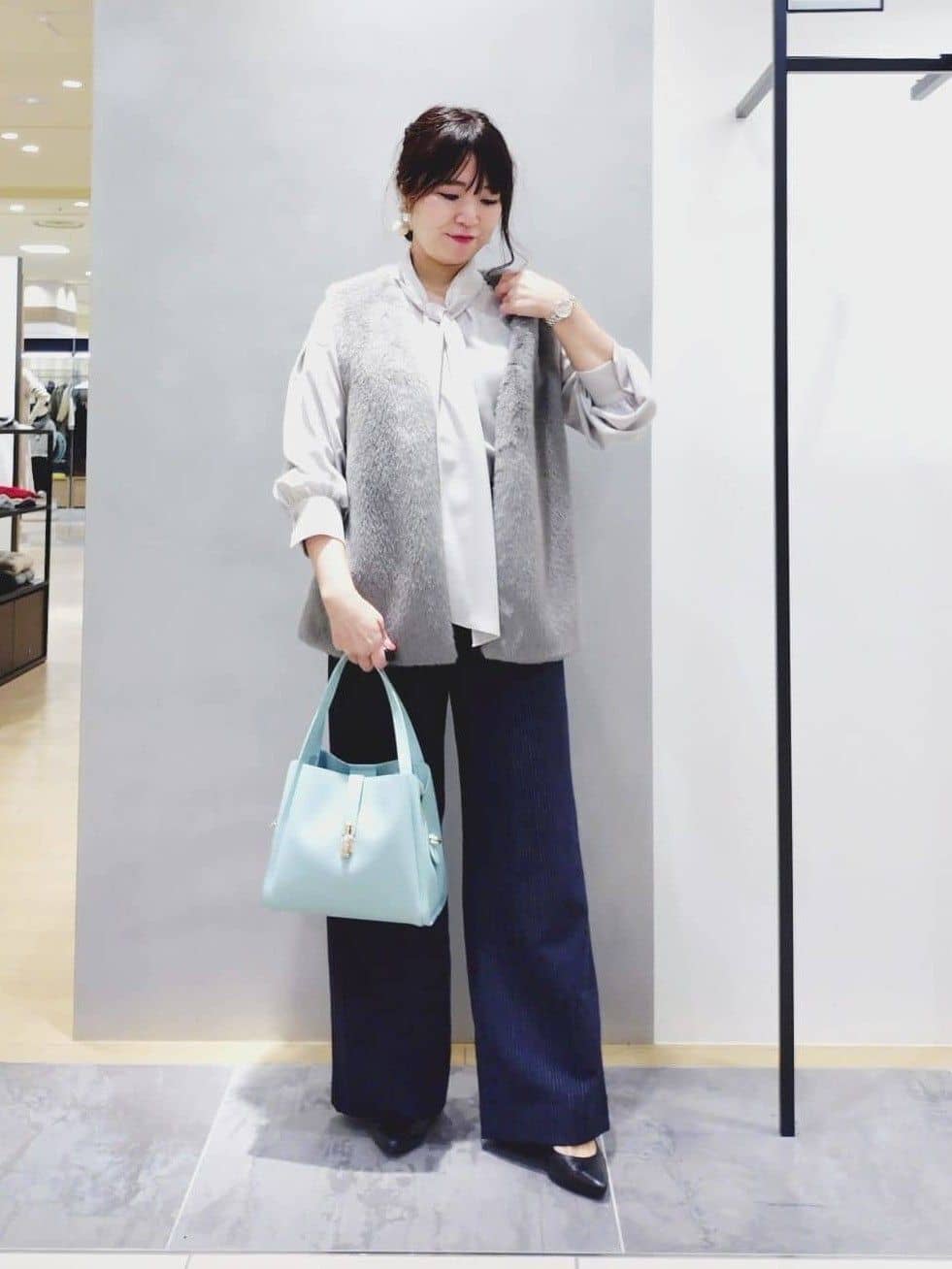 TOMOMIさんの「INDIVI｜【合皮／ミドルサイズ】春カラーフォルムバッグ」を使ったコーディネート