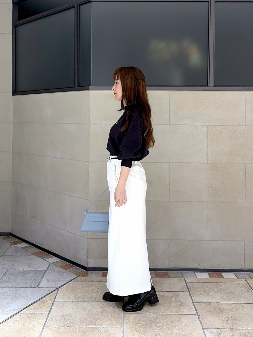 よねさんの「INDIVI｜Timeless｜フォルムロゴニット」を使ったコーディネート