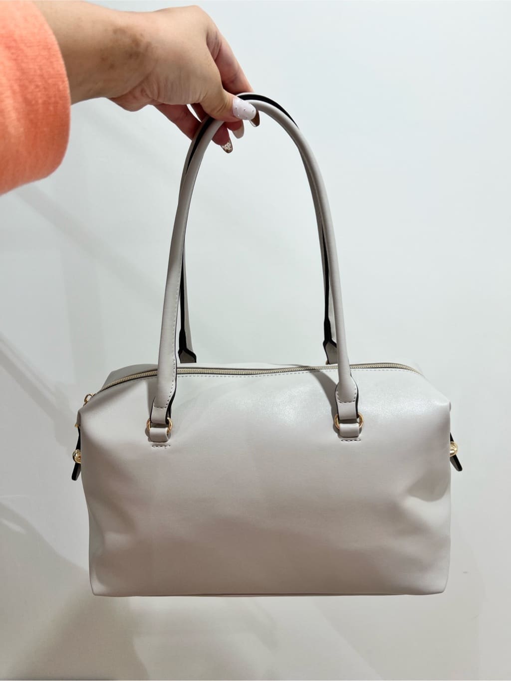 ARISAさんの「grove｜【貴島明日香さん着用】【撥水／シルエット2WAY】軽やかミドルトレンチコート」を使ったコーディネート