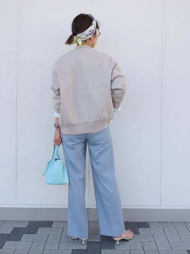 MUTSUKOさんの「UNTITLED｜【着映え/洗える】リラックスシャーリングブラウス」を使ったコーディネート