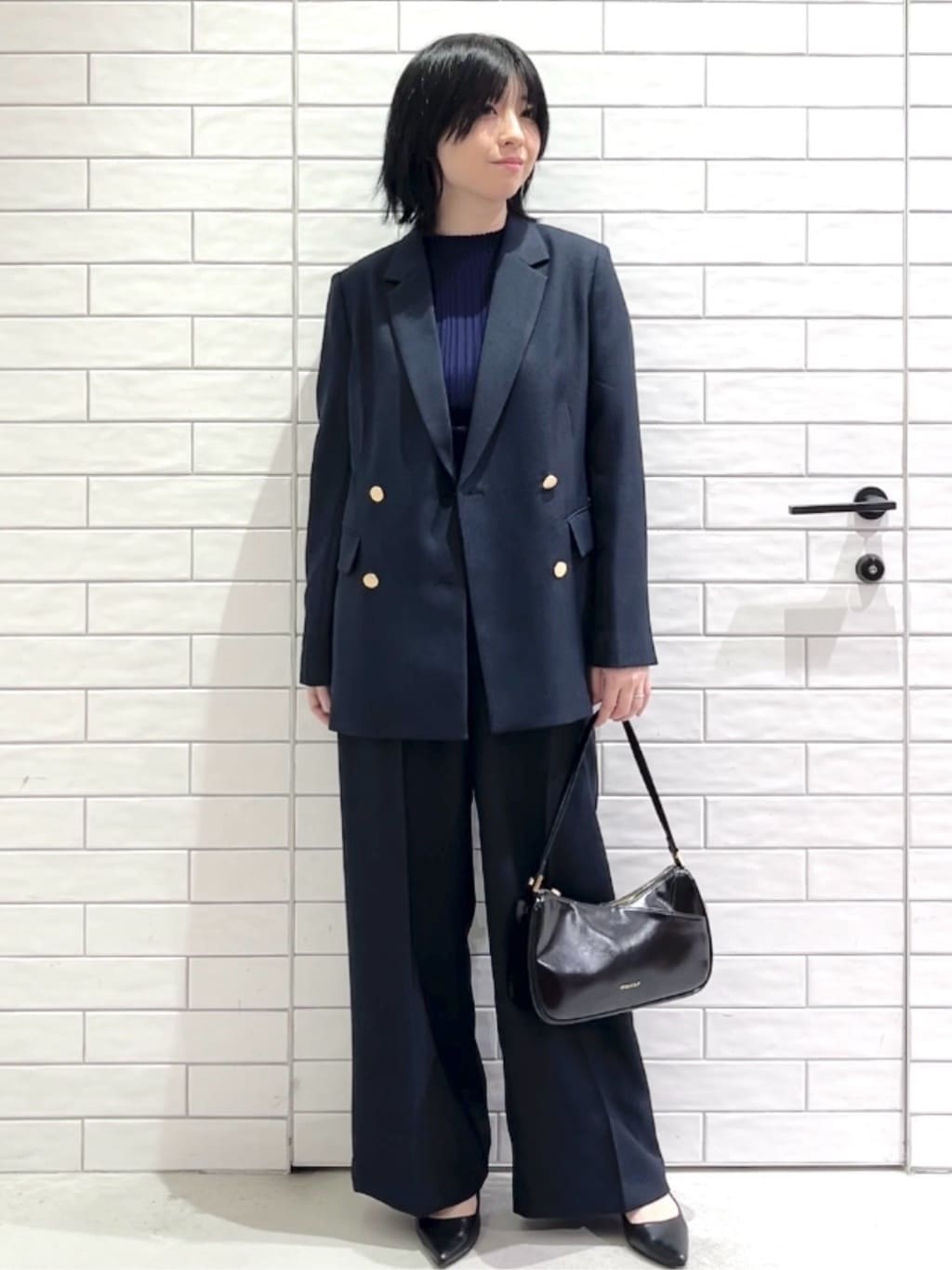 しおりさんの「OPAQUE.CLIP｜金ボタンダブルブレストテーラードジャケット／セットアップ対応【洗える】」を使ったコーディネート