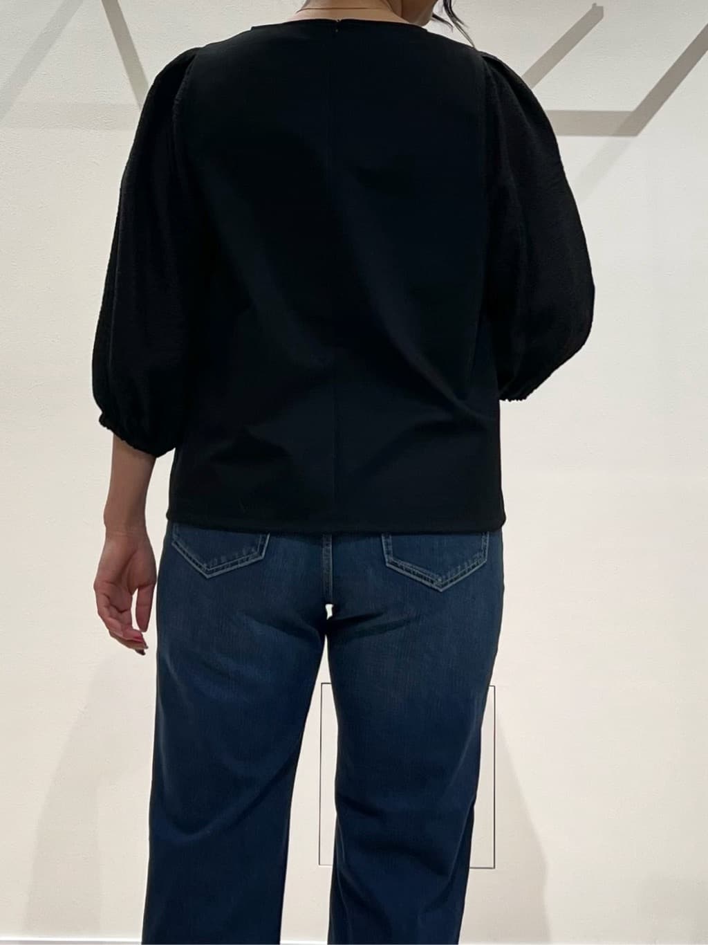 TOMOMIさんの「UNTITLED｜◆【洗える/袖シアー】ポンチ袖ボリュームトップス」を使ったコーディネート