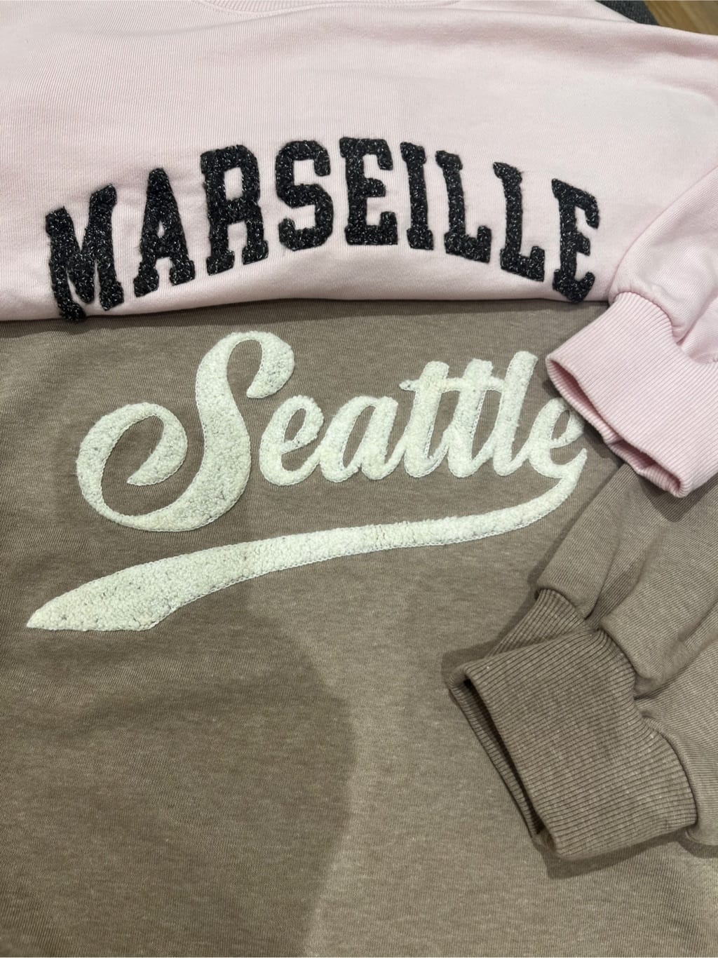 みわさんの「SHOO･LA･RUE｜【洗濯機可/S-LL】コーデの主役になる ロゴアソート 裏毛スウェット」を使ったコーディネート