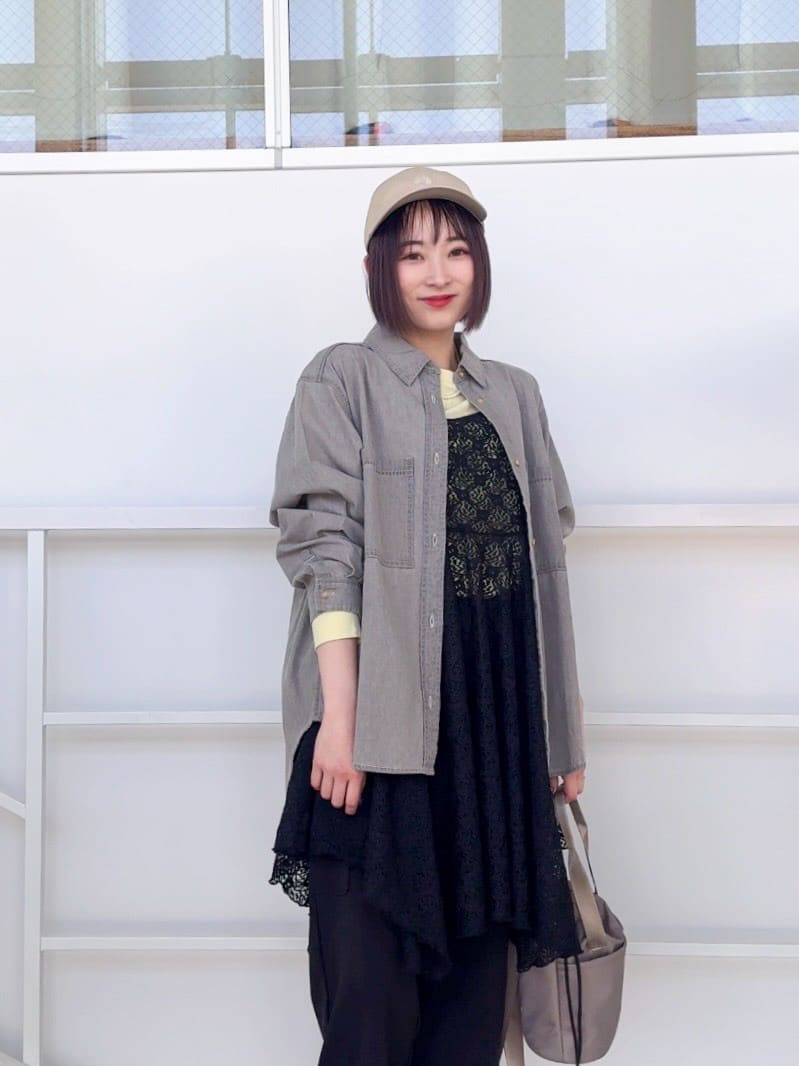 𝐜𝐡𝐢𝐤𝐚さんの「SHOO･LA･RUE｜【洗濯機可/体型カバー】こなれ感をプラスする ライトオンスデニムシャツ」を使ったコーディネート