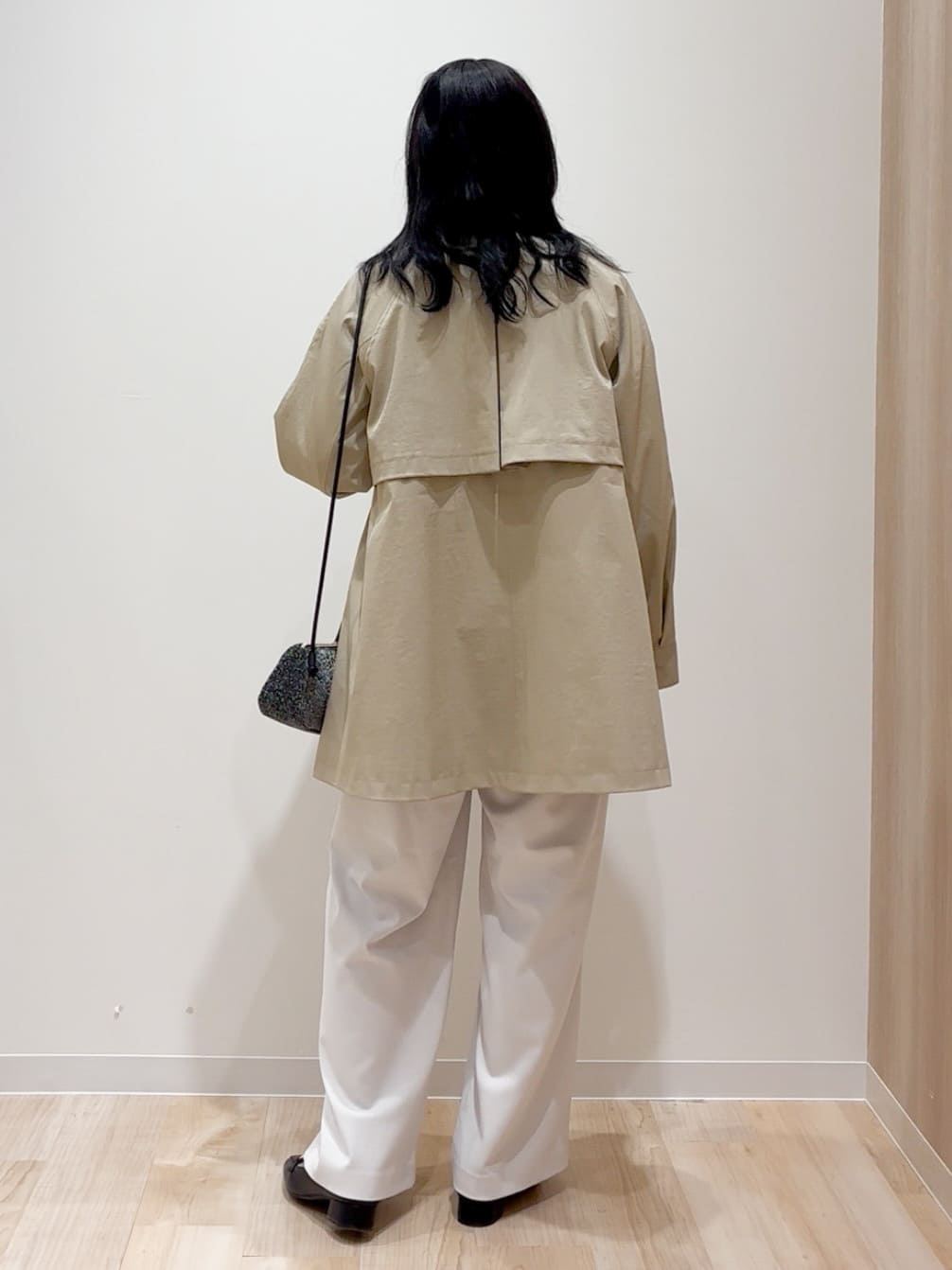 miraiさんの「grove｜【撥水／シルエット2WAY】羽織るだけでサマになる、スタンドネックテントラインコート」を使ったコーディネート