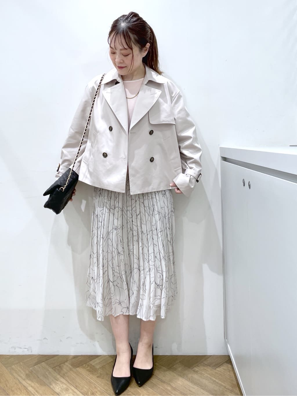 Junさんの「index｜キャンディスリーブショートトレンチコート【洗濯機OK／撥水／防花粉】《5col》」を使ったコーディネート