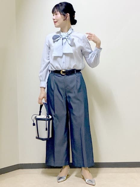  beni_gingerさんの「Reflect｜【通勤／ボウタイ取り外し可】ボウタイ付きバンドカラーブラウス」を使ったコーディネート