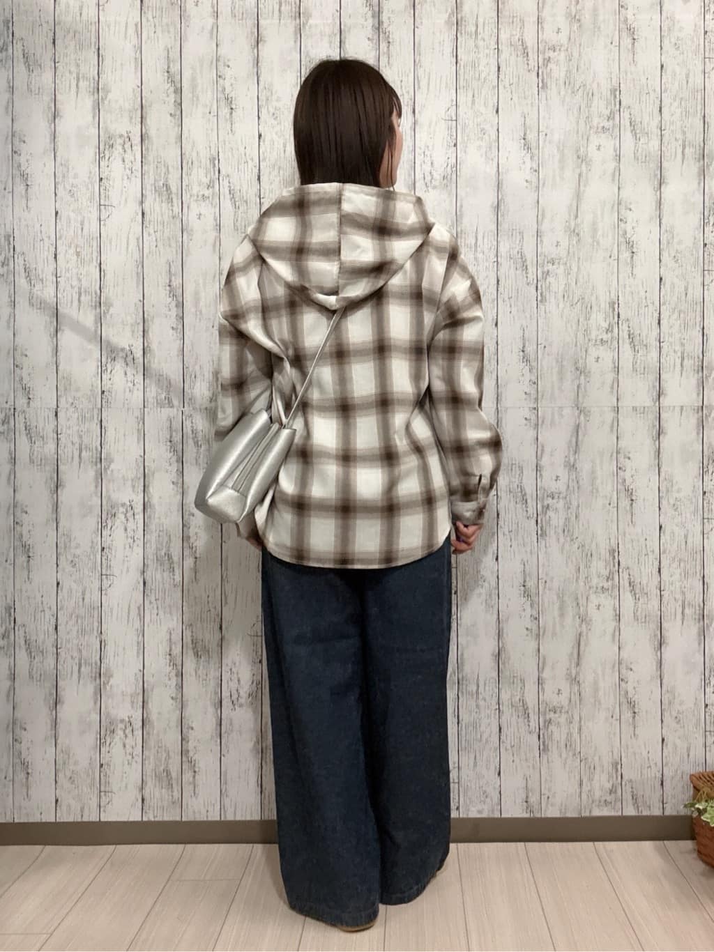 シカさんの「SHOO･LA･RUE｜【軽量/高レビュー】見た目よりもたっぷり入る ふわっと軽い3層ショルダー」を使ったコーディネート