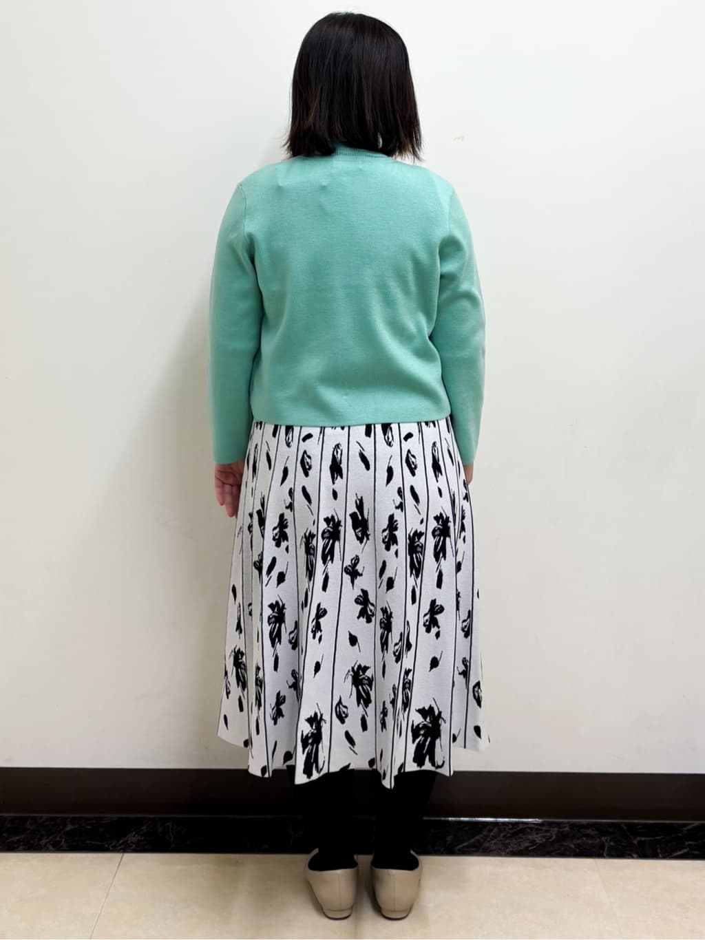 ミヨさんの「Reflect｜【選べる5色／アンサンブル可】クルーネックカーディガン」を使ったコーディネート