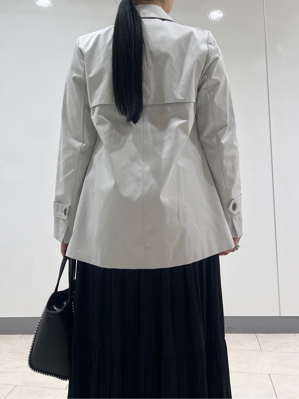 hasuさんの「INDIVI｜【花粉付着防止／撥水／UVケア】名品トレンチコート」を使ったコーディネート