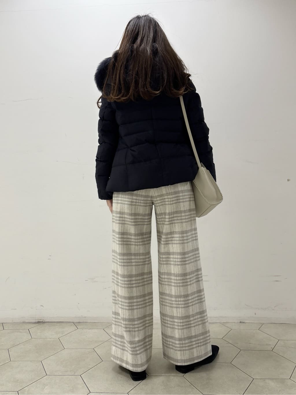 kahoさんの「INDIVI｜【名品／撥水／抗菌防臭】ショート丈リサイクルダウンコート」を使ったコーディネート