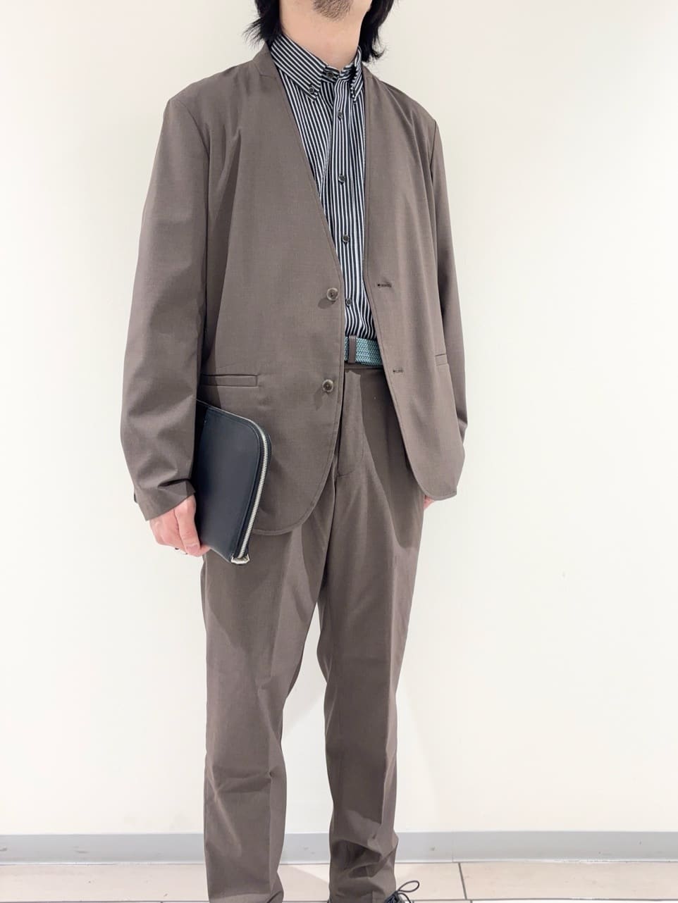 及川さんの「TAKEO KIKUCHI｜【ON／OFF兼用】CARREMANファブリック ノーカラージャケット」を使ったコーディネート