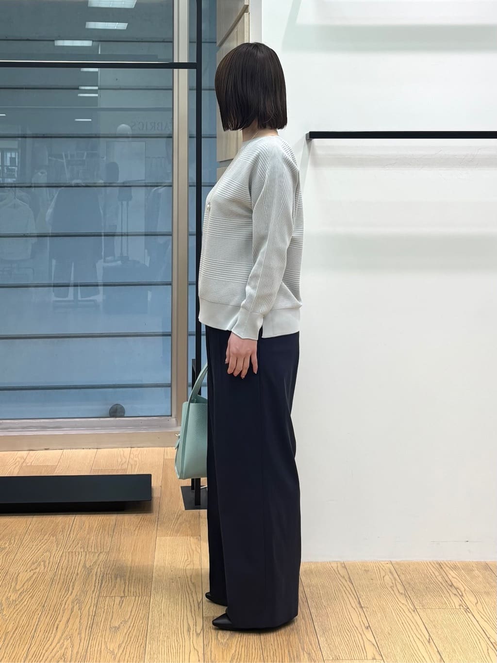 asamiさんの「INDIVI｜【洗える／キレイ色】体型カバー無縫製ニット」を使ったコーディネート